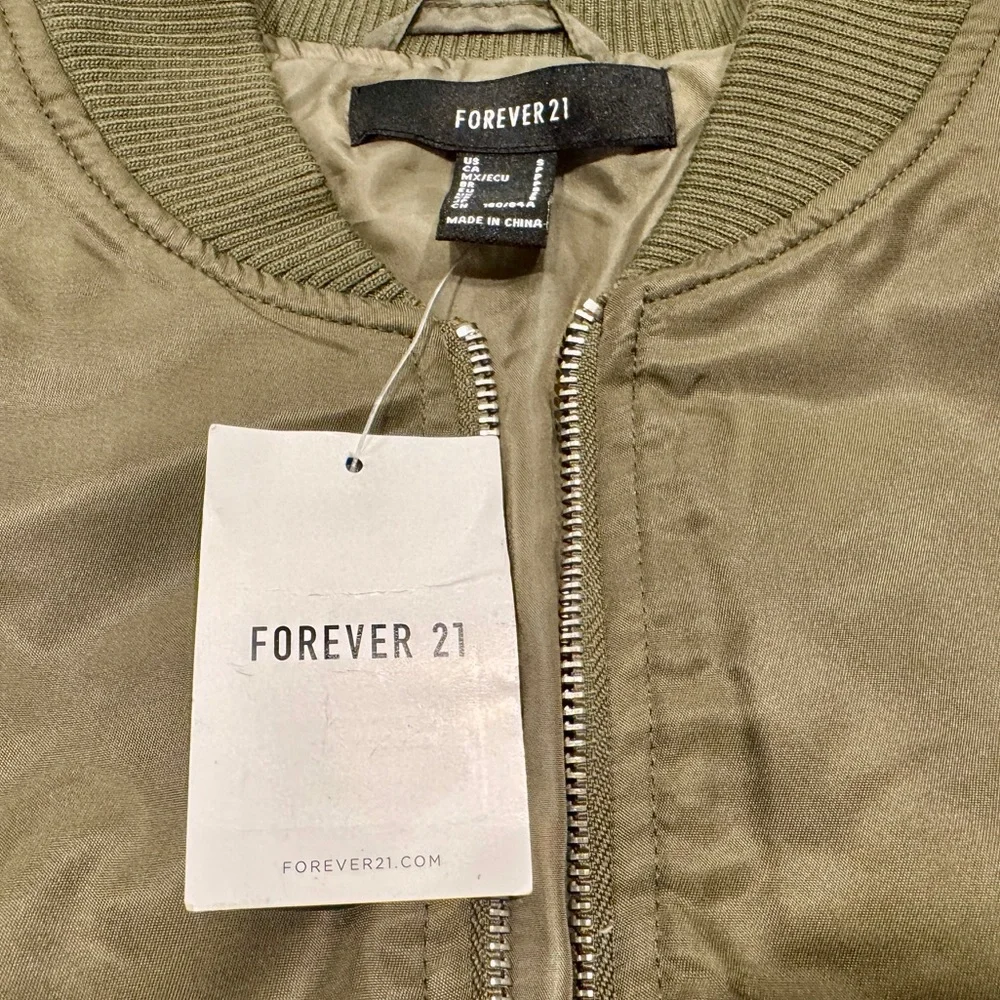 Forever 21 Women’s Green and Red Plaid Bomber Jacket Size S NWT - Picture 8 of 10